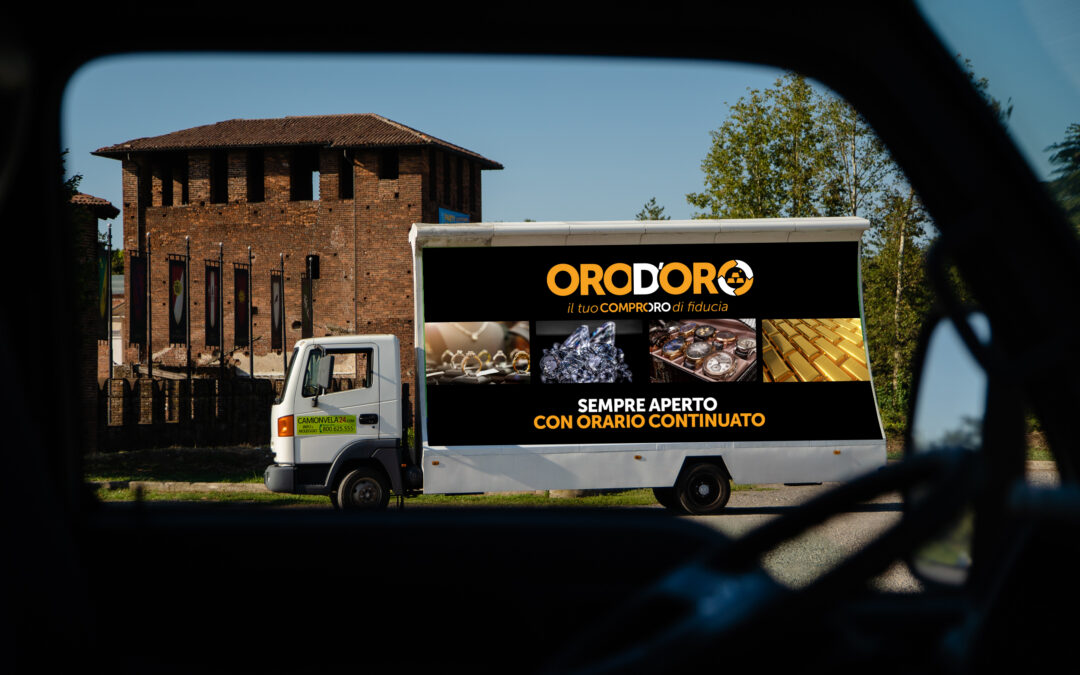 La pubblicità sui camion vela per il cliente Oro d’oro a Torino